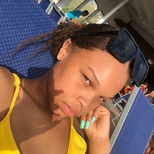 Meet your Posher, Ava